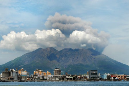 Ciudad Kagoshima y el volcán Sakurajima